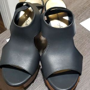 American Eagle Sandals